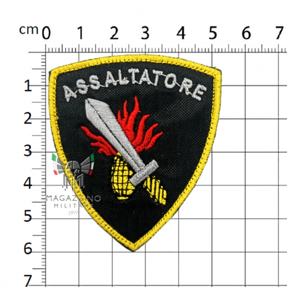 Scudetto omerale ricamato con velcro, modello Assaltatore, ideale per divise tattiche.